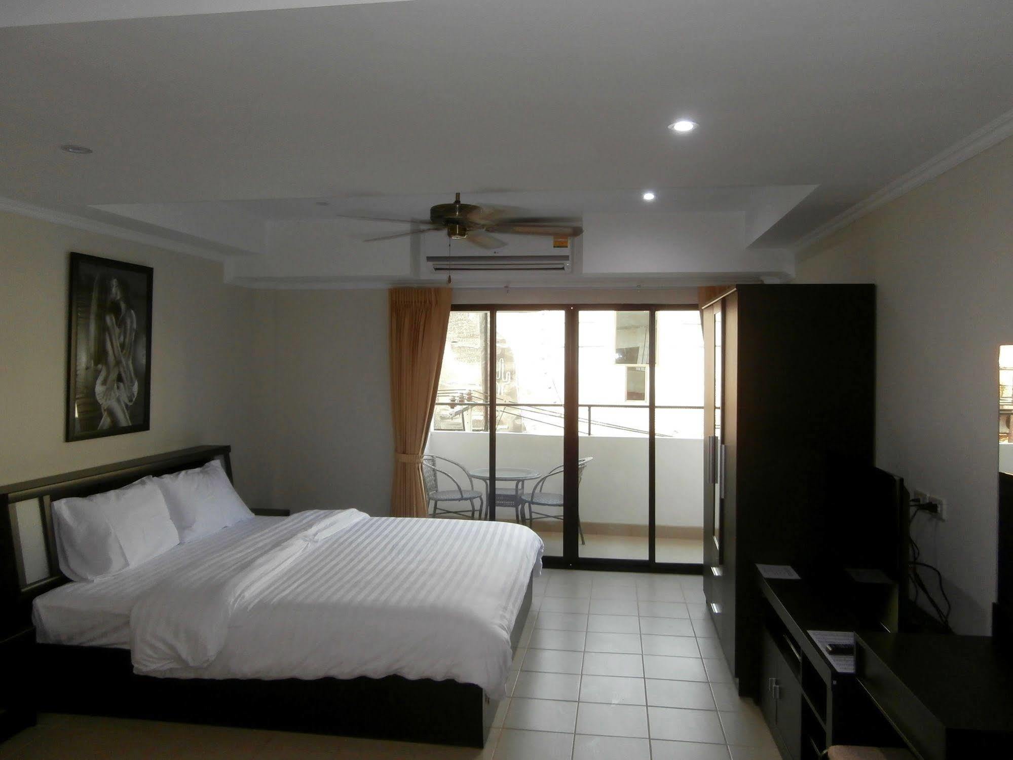 โรงแรมเดอะ คลาสรูม โรงแรม 3*